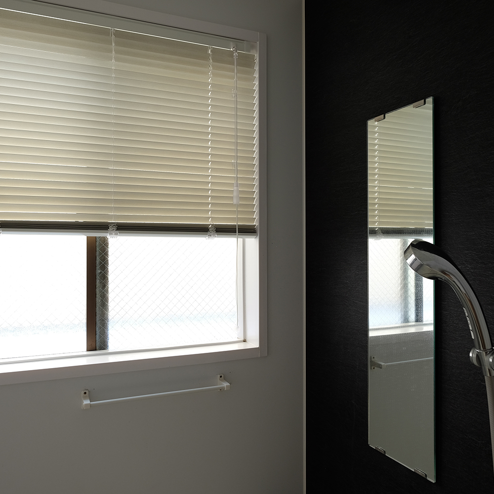【耐水つっぱり】ワンポール式ブラインド 1